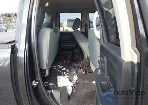 2017 Ram 1500 Express 4X4 6'4 Box из США, поврежденный, VIN 1C6RR7FT7HS831624